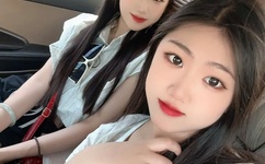 他趴在她两腿之间疯狂添漫画